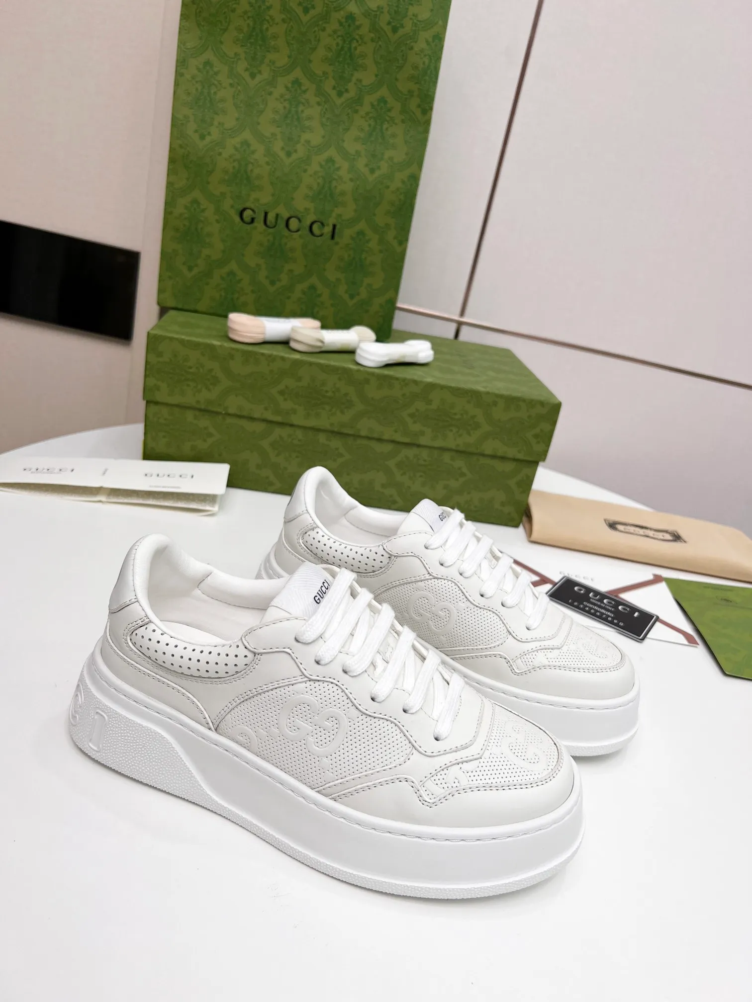 👟👟Ex-factory price 480👟👟 Women's Shoes Women's Clothing Gucci - New Chunky lightweight soft thick sole sports series! G's biscuit shoes for couples, Gucci counter style, and Gucci catwalk style! The style design is light, luxurious and retro...thick sole increases height...similar to an upgraded version of classic white shoes! Original customized cowhide fabric (classic old floral fabric, perforation, embossing process) original foam lightweight outsole, GG Logo on the heel, 4cm thick sole, classic Gucci webbing... Women's 35-40